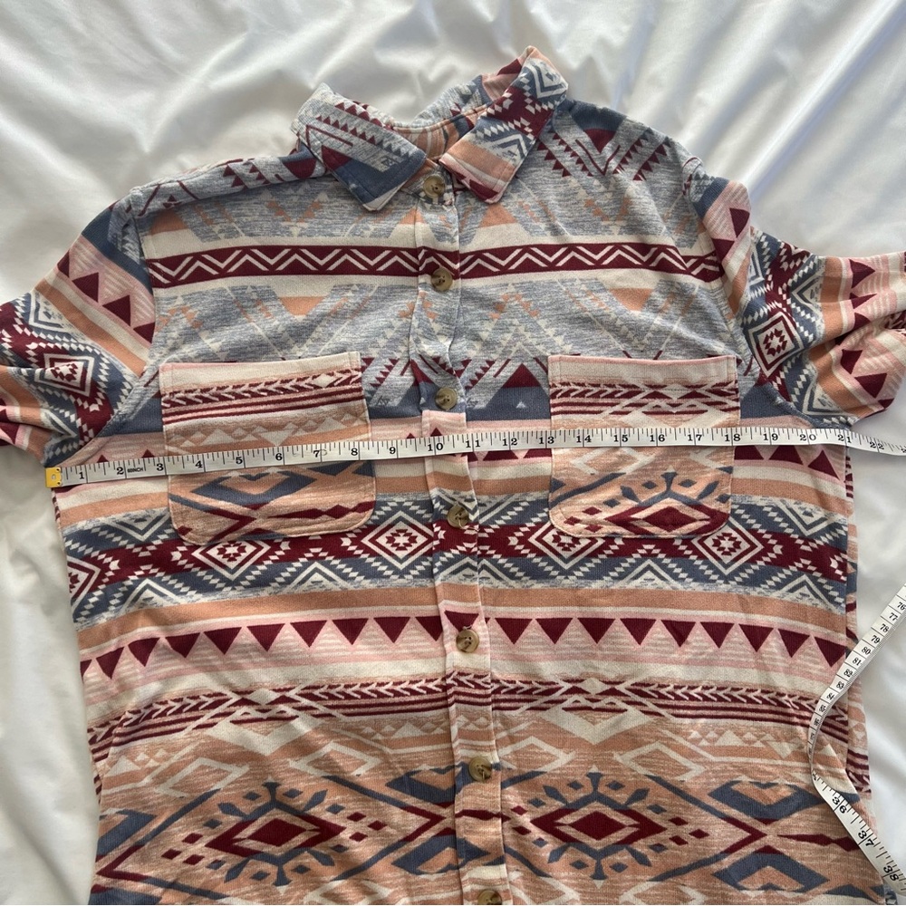 C&C California‎ Women’s Aztec Print Button Down Shirt Size Medium - Picture 7 of 8